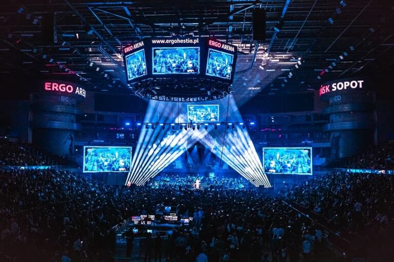 Sukces trasy „JIMEK & GOŚCIE Subklasyka Tour” – niezapomniane widowisko w ERGO Arenie.