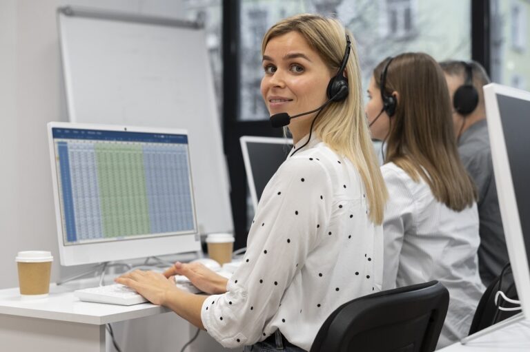 5 kluczowych korzyści dla małych firm wynikających z outsourcingu usług contact center